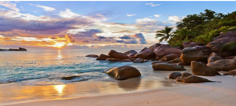 Praslin: Catamaran ferry ride from Mahé to Praslin for a leisure day