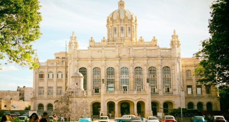 Museums, Markets & Farewell Dinner